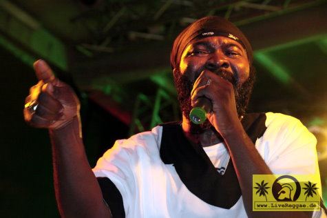 Elijah Prophet (Jam) and The House Of Riddim Band 16. Reggae Jam Festival - Bersenbrueck 30. Juli 2010 (14).JPG